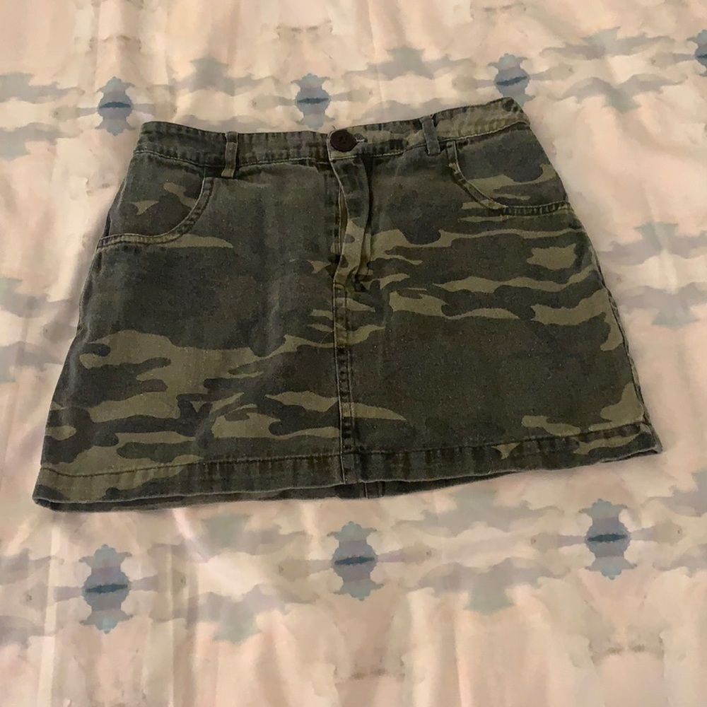 Camo mini skirt!